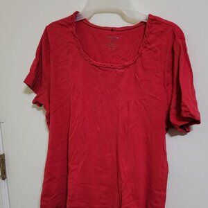 Red t-shirt with a braided neckline